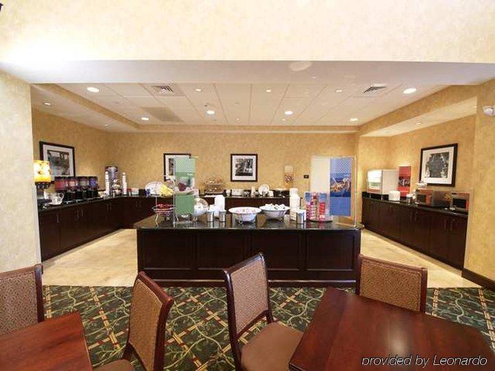 Hampton Inn & Suites Dobson Ресторант снимка