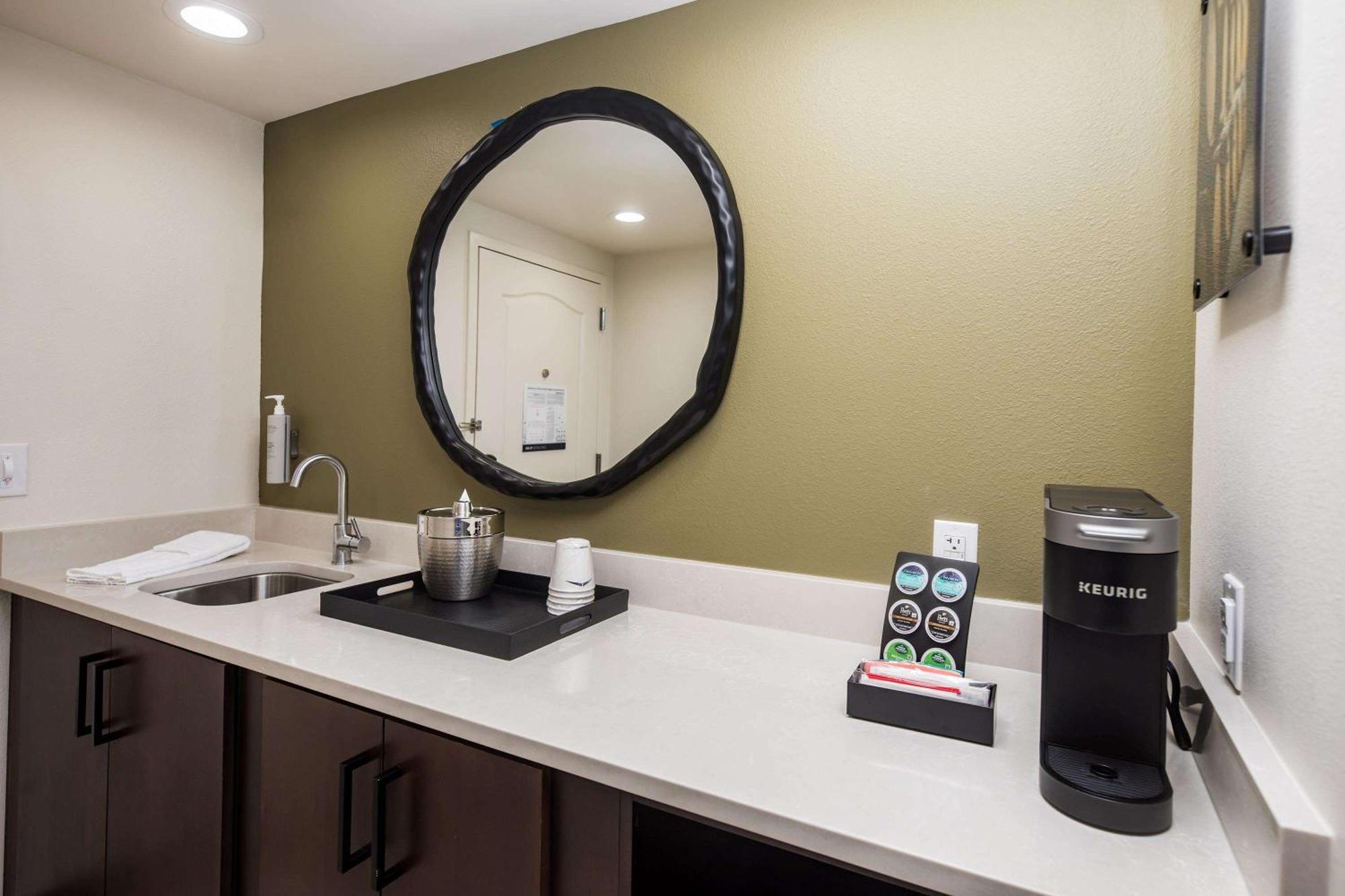 Hampton Inn & Suites Dobson Екстериор снимка