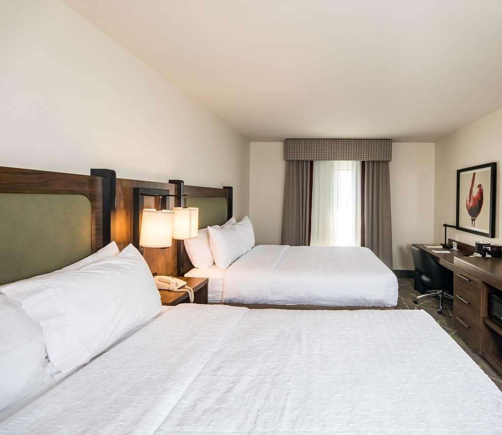 Hampton Inn & Suites Dobson Стая снимка