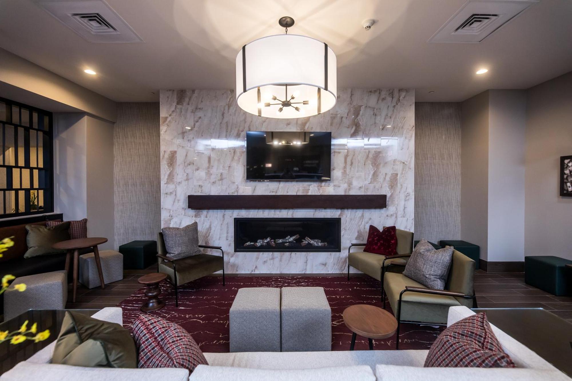 Hampton Inn & Suites Dobson Екстериор снимка