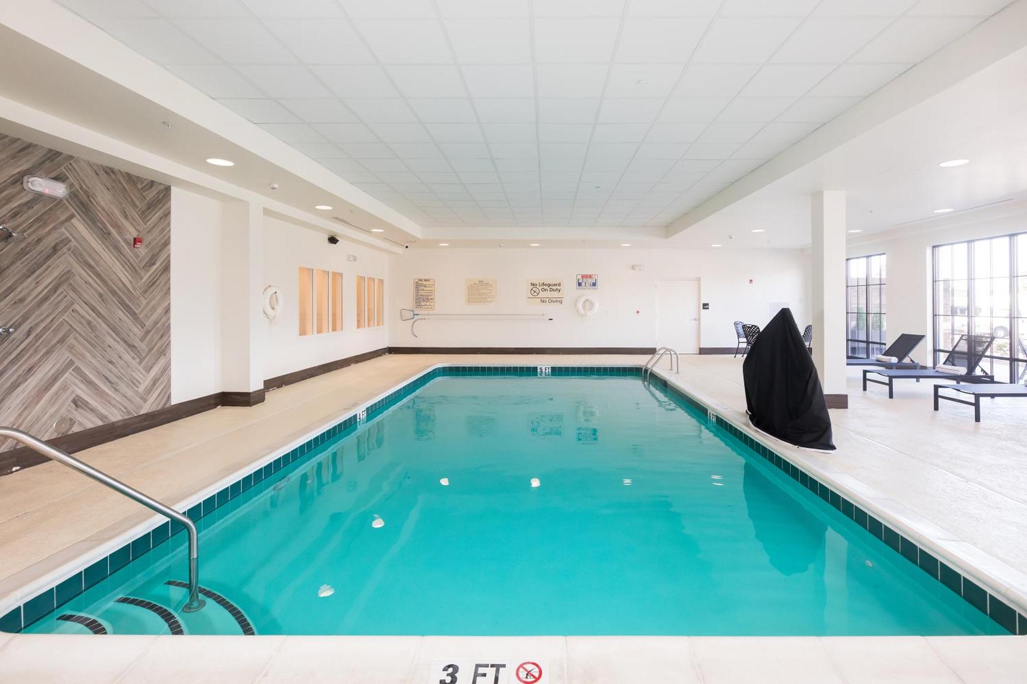 Hampton Inn & Suites Dobson Екстериор снимка