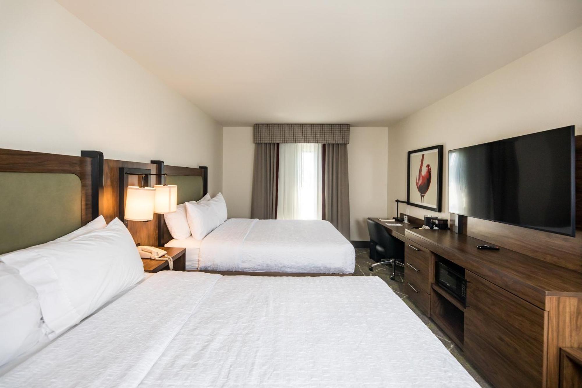 Hampton Inn & Suites Dobson Екстериор снимка