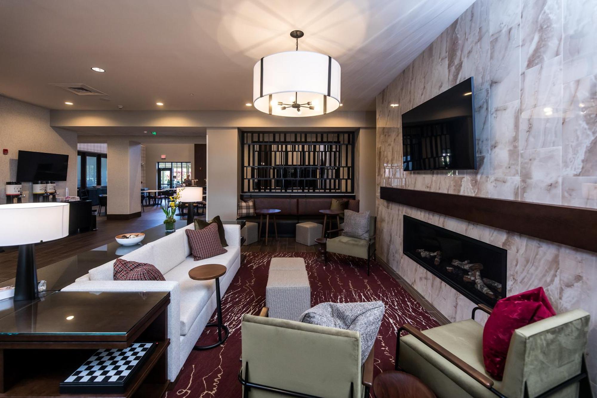 Hampton Inn & Suites Dobson Екстериор снимка