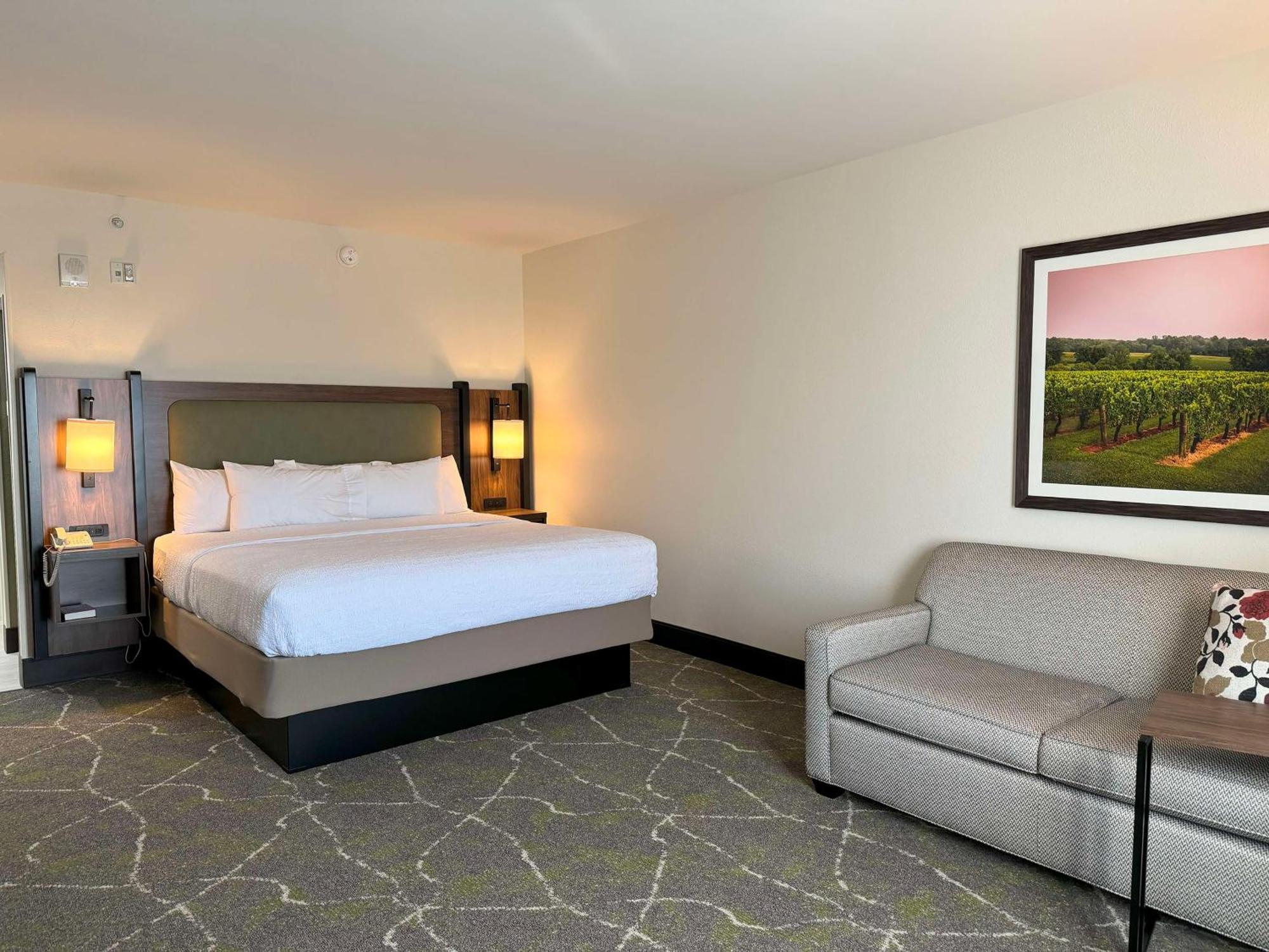 Hampton Inn & Suites Dobson Екстериор снимка