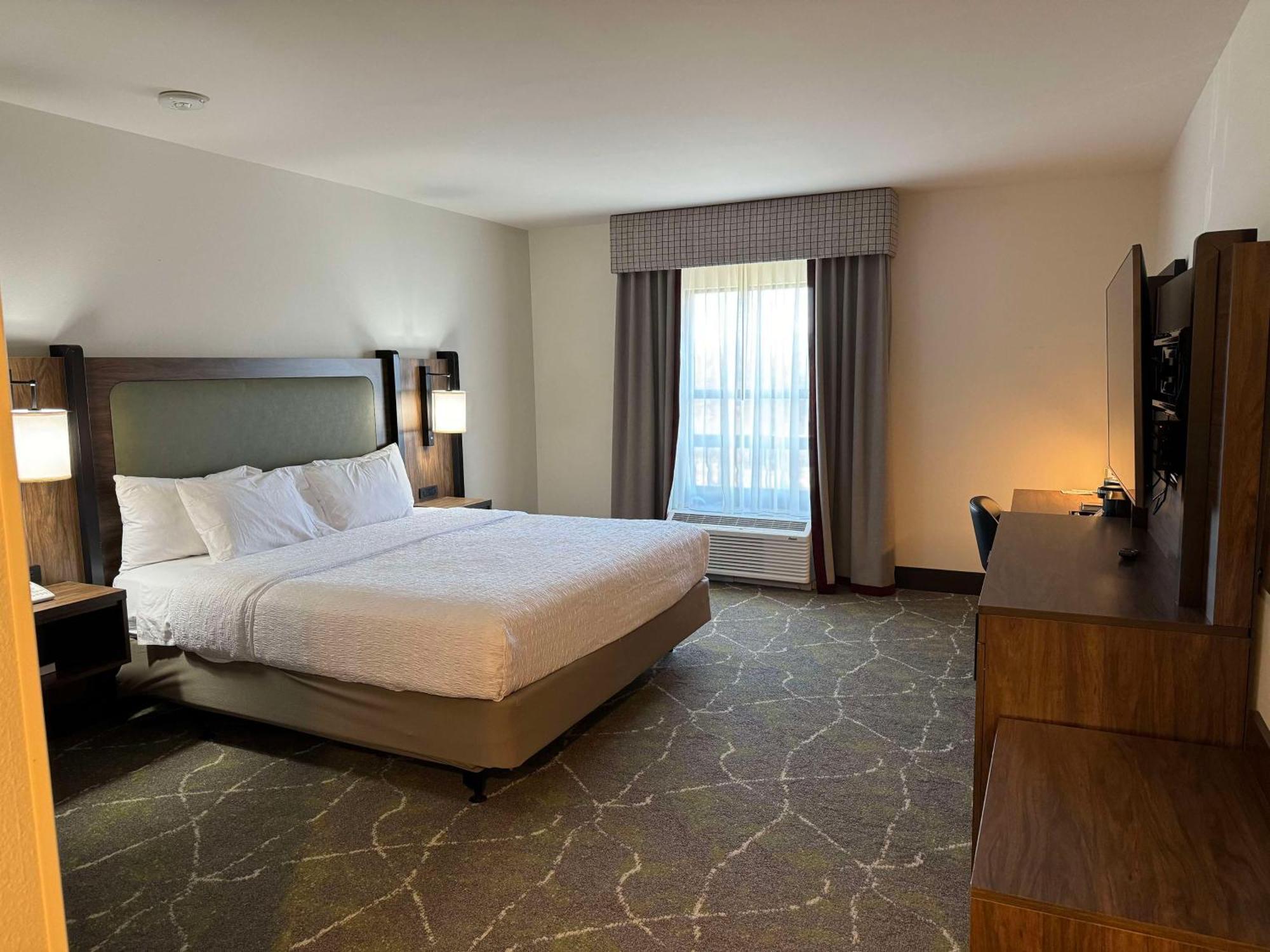 Hampton Inn & Suites Dobson Екстериор снимка